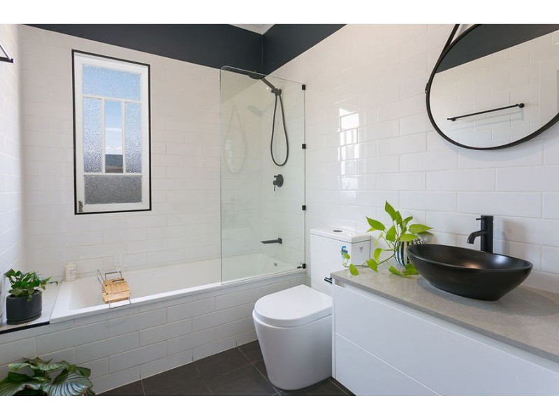 137 South Station Rd, Silkstone QLD 4304