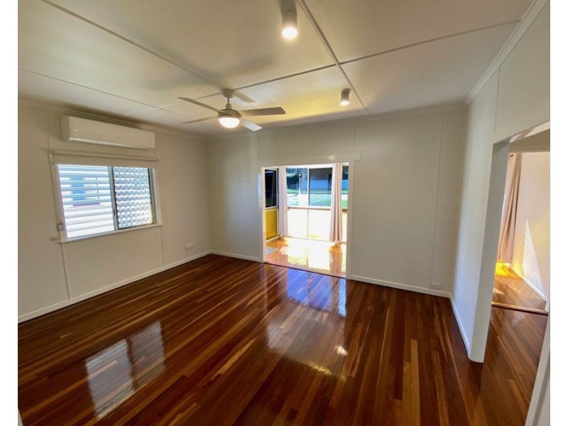 13 Lloyd George St, Eastern Heights QLD 4305