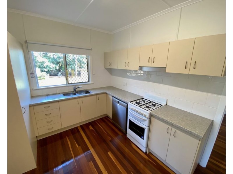 13 Lloyd George St, Eastern Heights QLD 4305