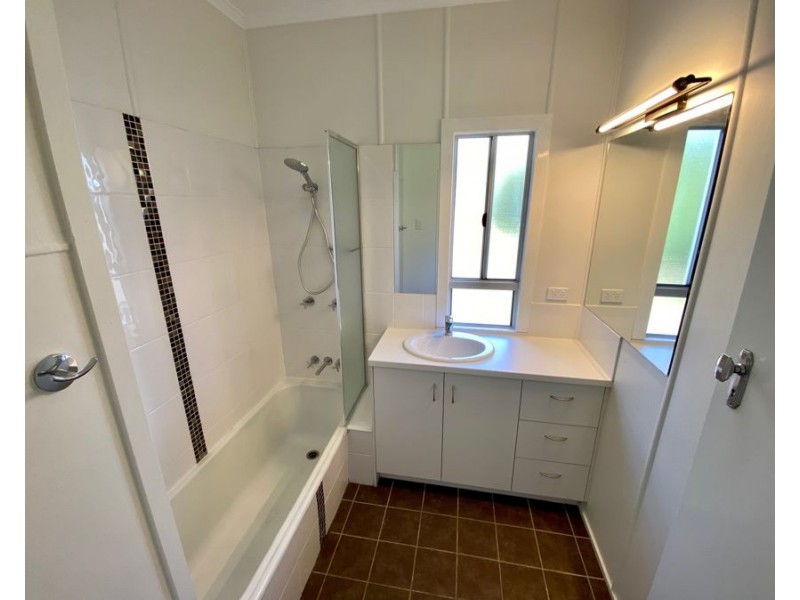 13 Lloyd George St, Eastern Heights QLD 4305