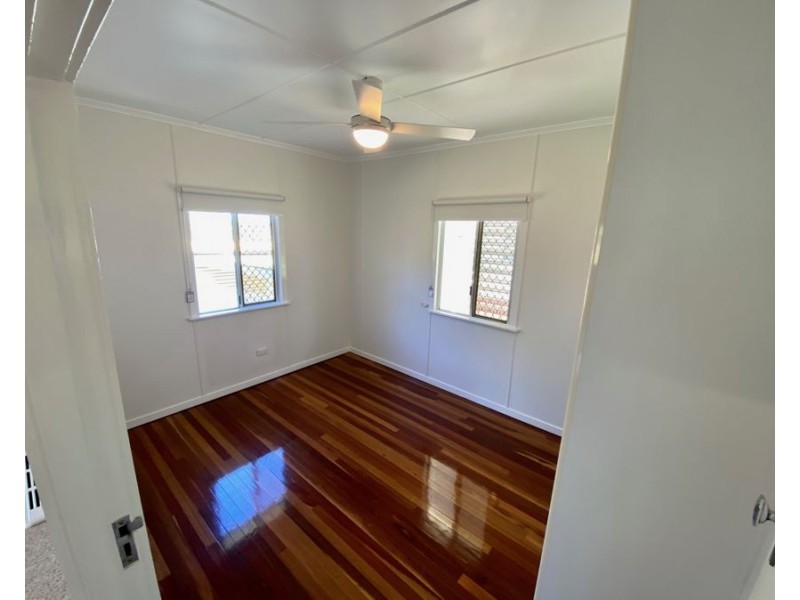 13 Lloyd George St, Eastern Heights QLD 4305