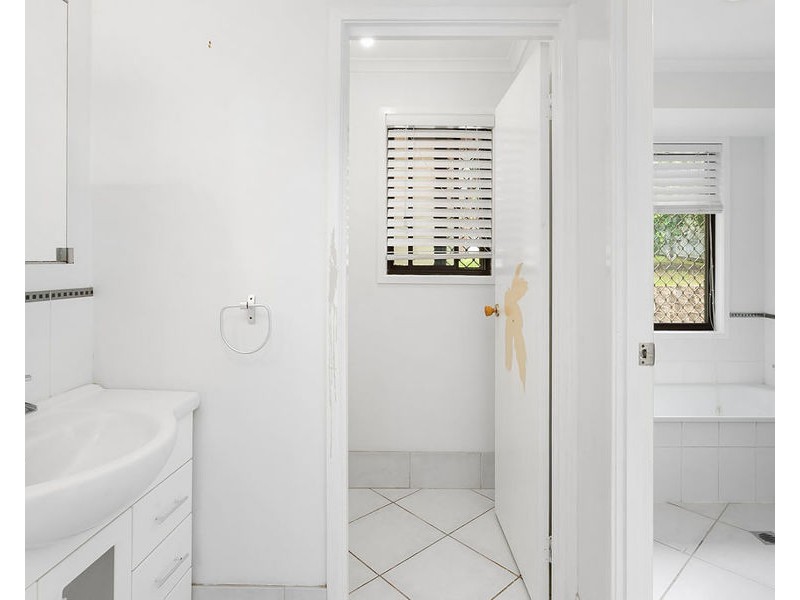 2 Cathryn Ct, Collingwood Park QLD 4301