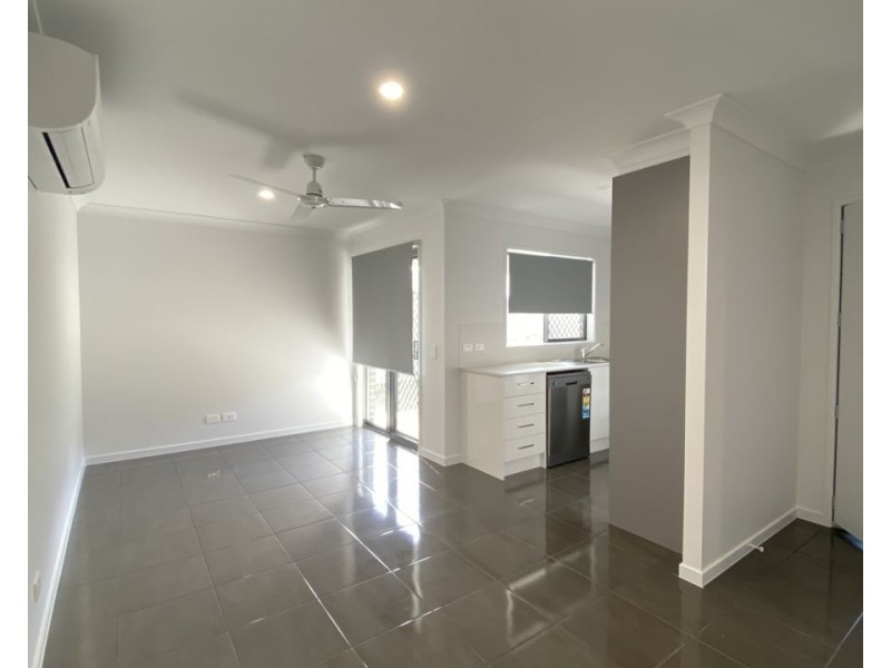 2/67 Montana Cct, Logan Reserve QLD 4133