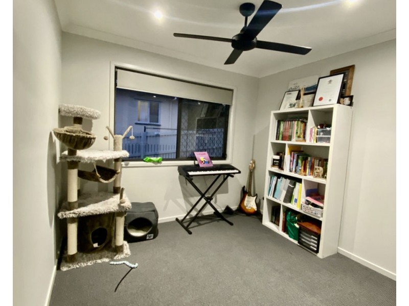 1 Berry St, Churchill QLD 4305