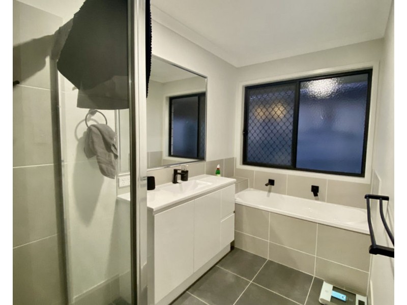 1 Berry St, Churchill QLD 4305