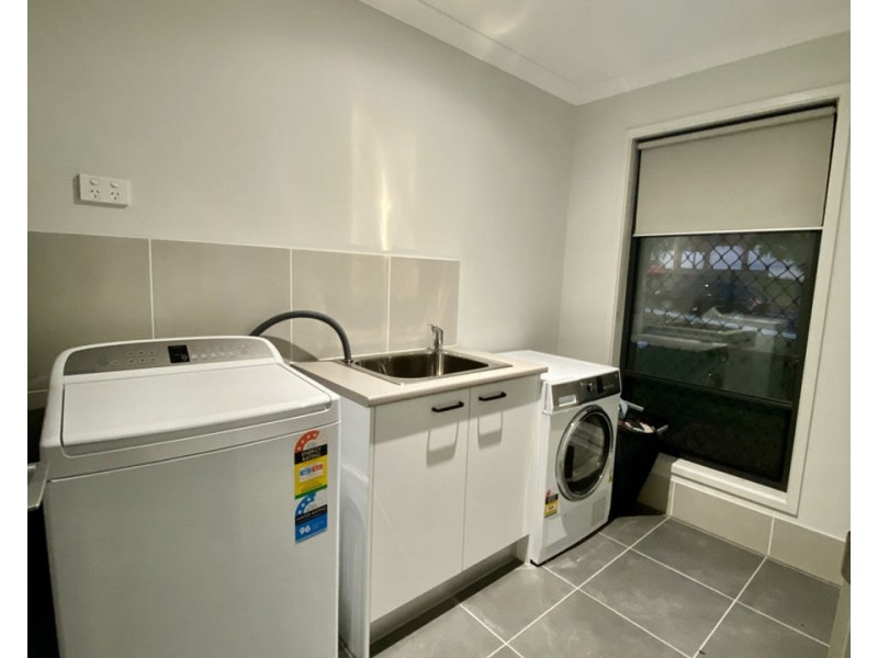 1 Berry St, Churchill QLD 4305