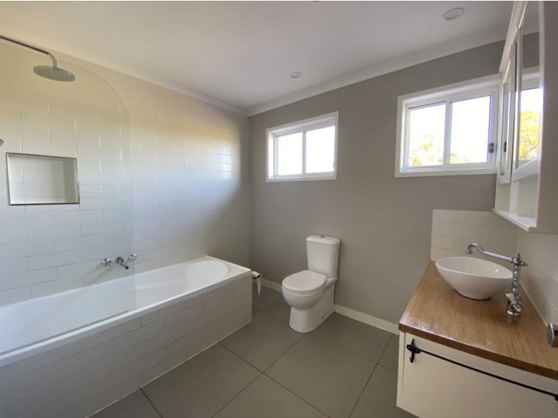 45 Trowers Rd, Pine Mountain QLD 4306