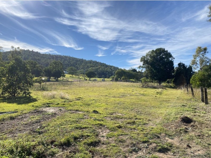 45 Trowers Rd, Pine Mountain QLD 4306