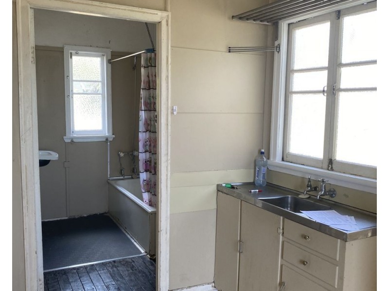 14 Hayes St, Raceview QLD 4305