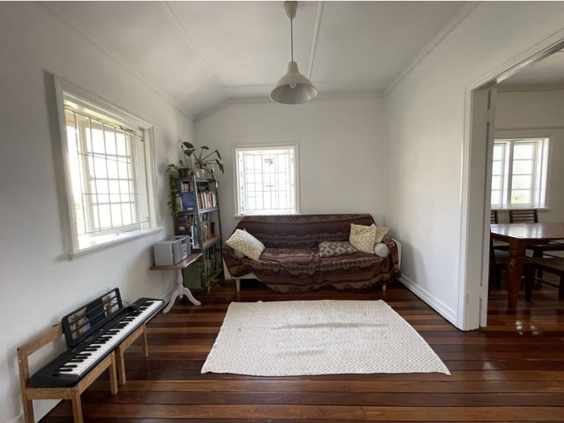1 Otley St, East Ipswich QLD 4305