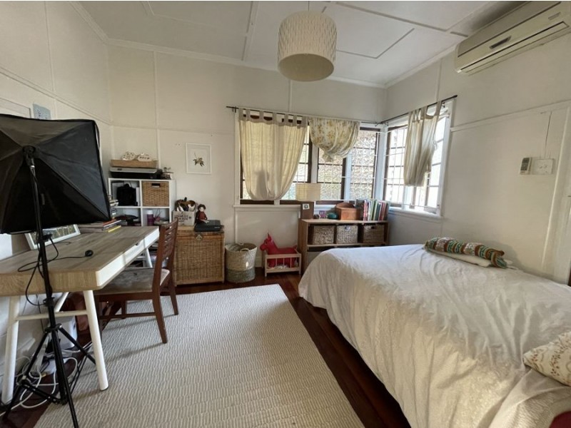 1 Otley St, East Ipswich QLD 4305