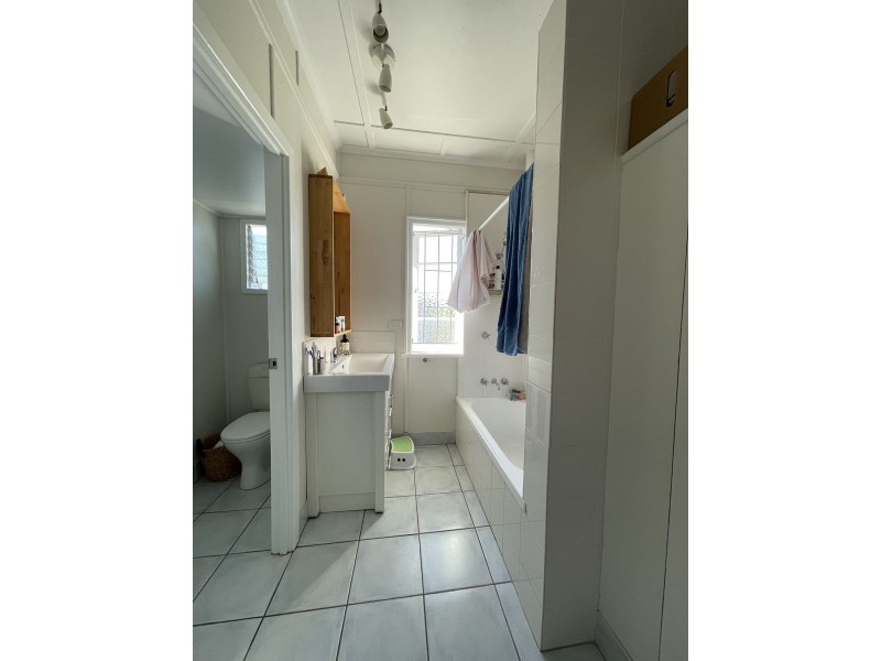 1 Otley St, East Ipswich QLD 4305