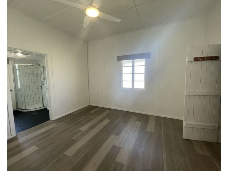 5 Greenham St, Raceview QLD 4305