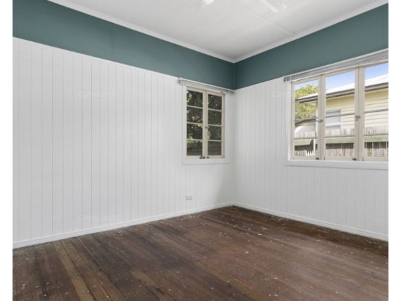 127 Jacaranda St, North Booval QLD 4304