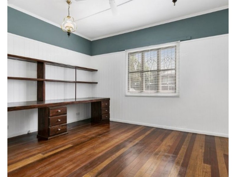 127 Jacaranda St, North Booval QLD 4304