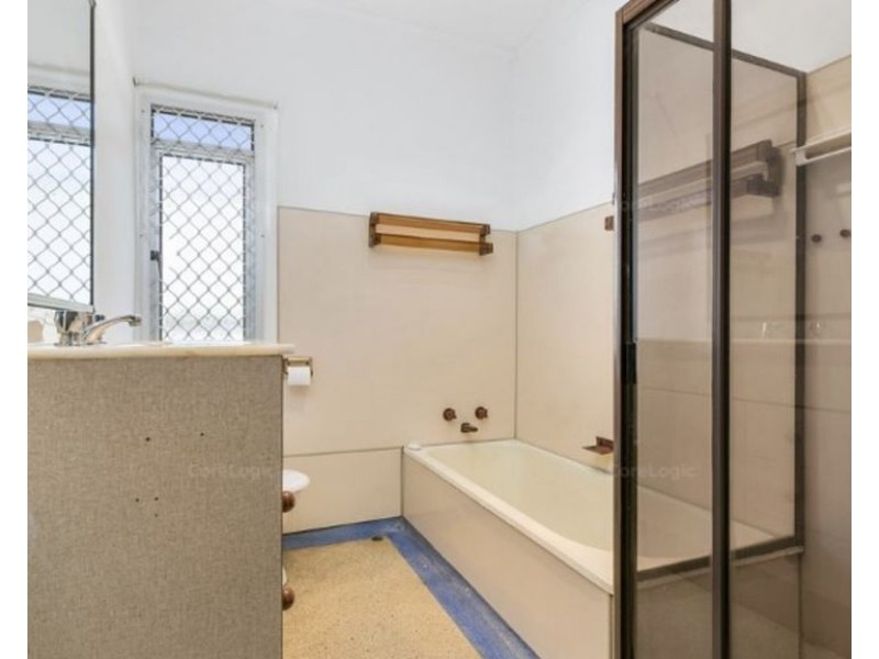 127 Jacaranda St, North Booval QLD 4304