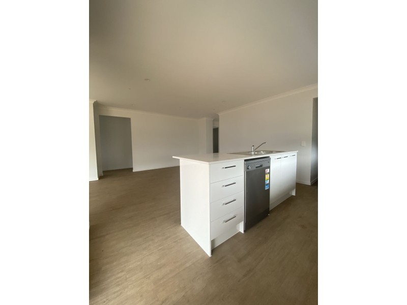 25 Ngungun Crs, Glass House Mountains QLD 4518