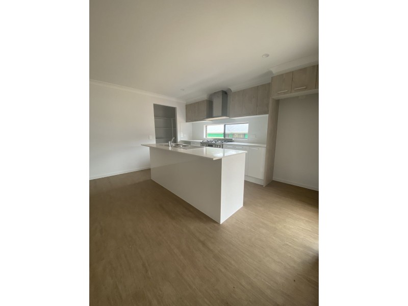 25 Ngungun Crs, Glass House Mountains QLD 4518