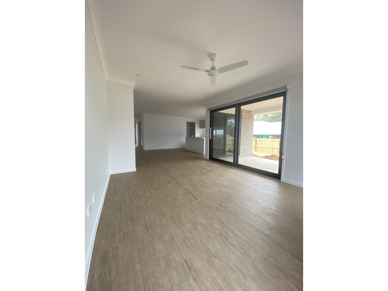 25 Ngungun Crs, Glass House Mountains QLD 4518