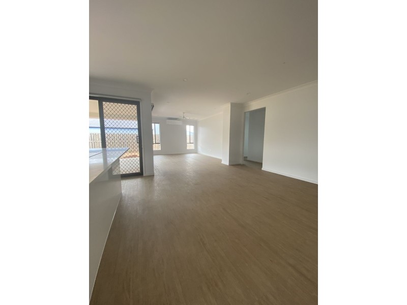 25 Ngungun Crs, Glass House Mountains QLD 4518