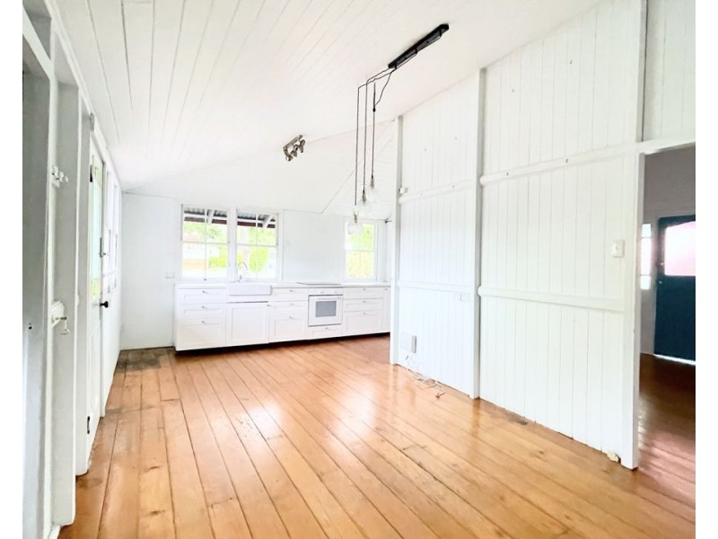 36 Quarry St, Ipswich QLD 4305