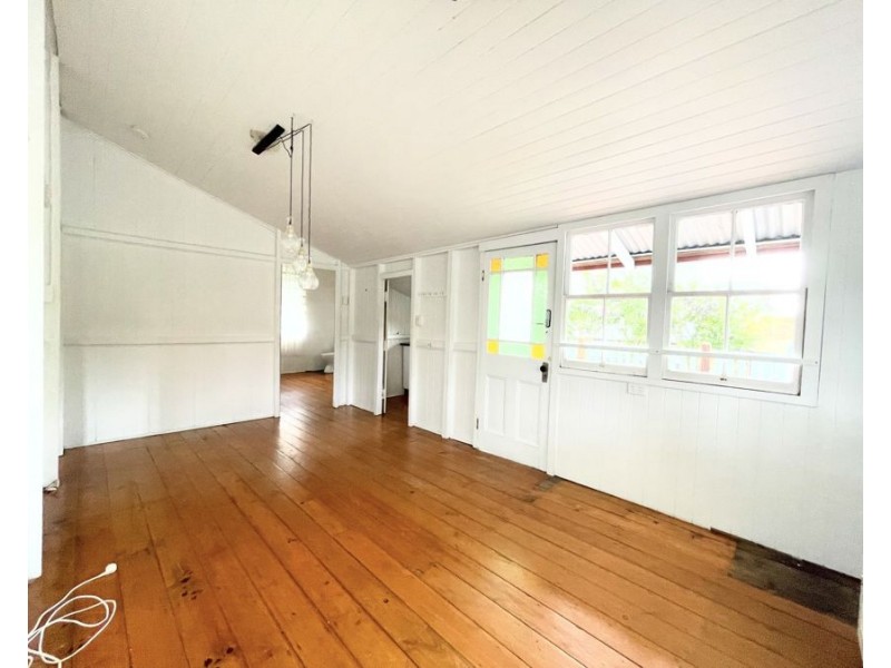 36 Quarry St, Ipswich QLD 4305