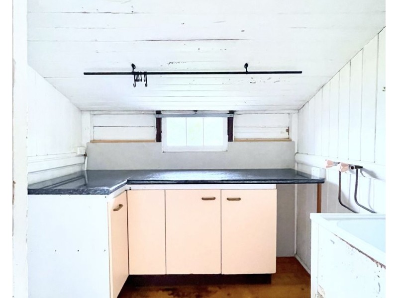 36 Quarry St, Ipswich QLD 4305