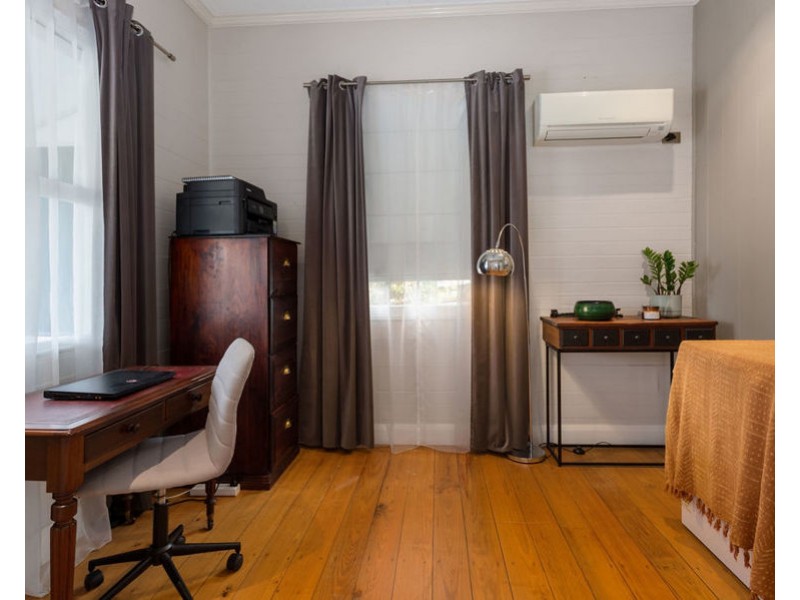 1 Richards Street, North Ipswich QLD 4305