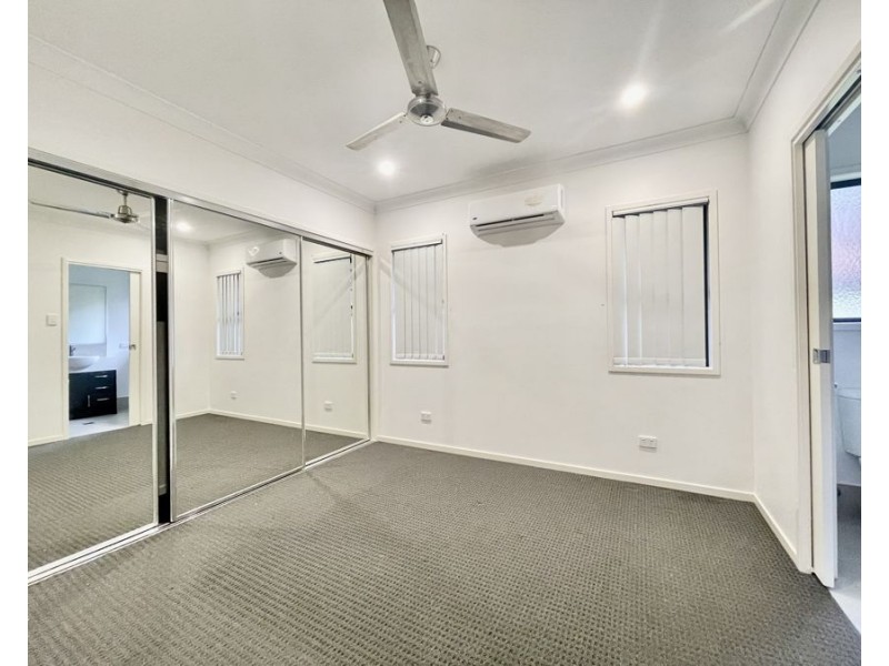 205 Woodline Drive, Spring Mountain QLD 4124