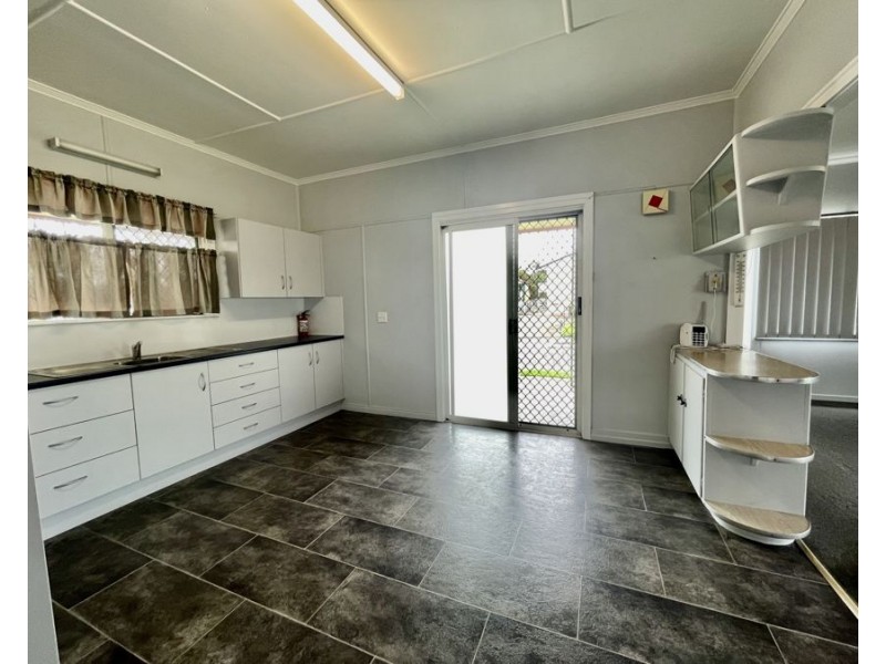 140 Glebe Rd, Booval QLD 4304