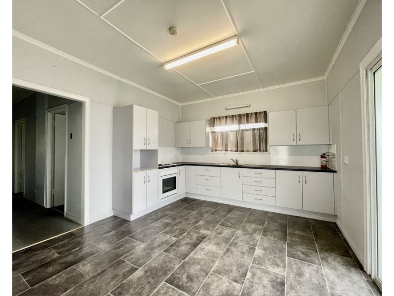 140 Glebe Rd, Booval QLD 4304
