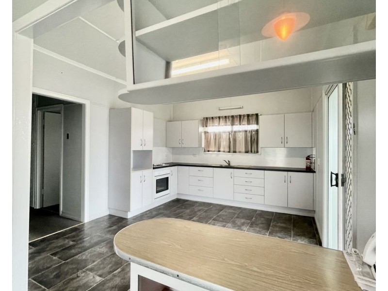 140 Glebe Rd, Booval QLD 4304