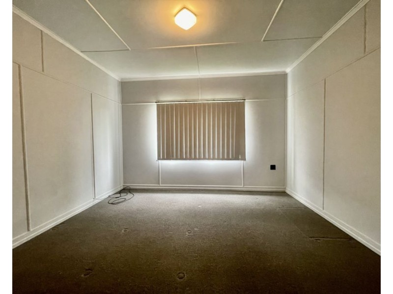 140 Glebe Rd, Booval QLD 4304