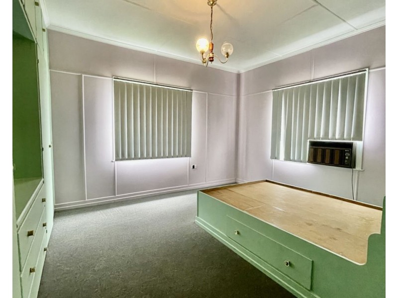 140 Glebe Rd, Booval QLD 4304