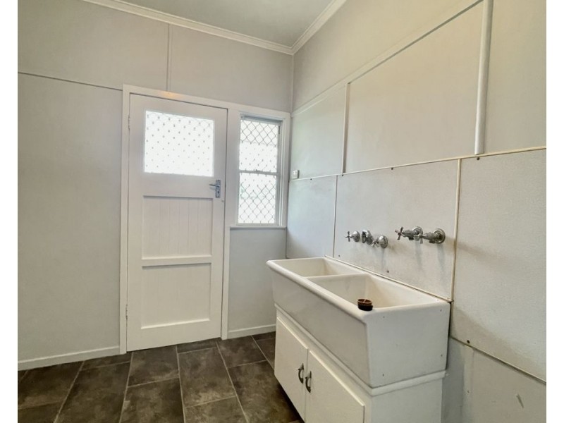 140 Glebe Rd, Booval QLD 4304