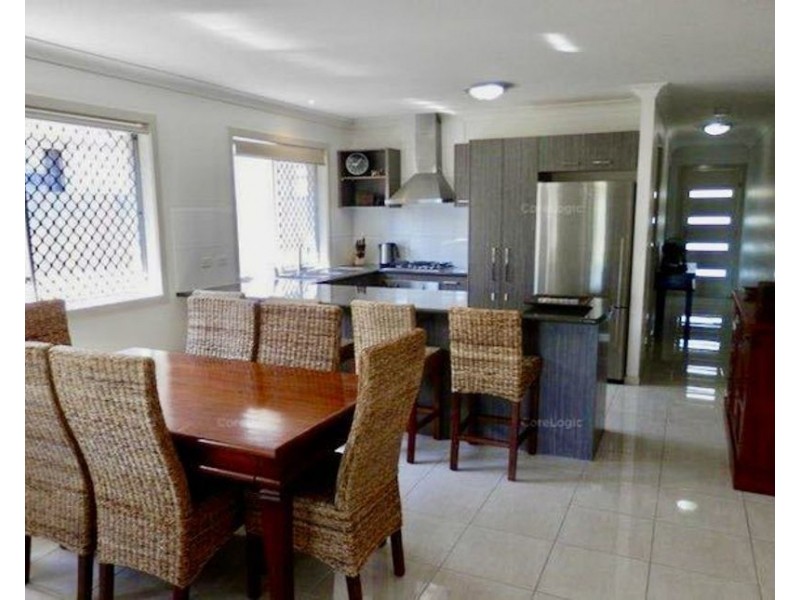 2/33 Nixon Drive, North Booval QLD 4304