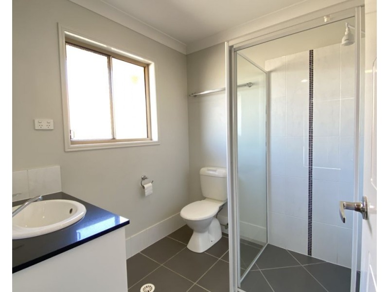 10 Alexandra St, Brassall QLD 4305