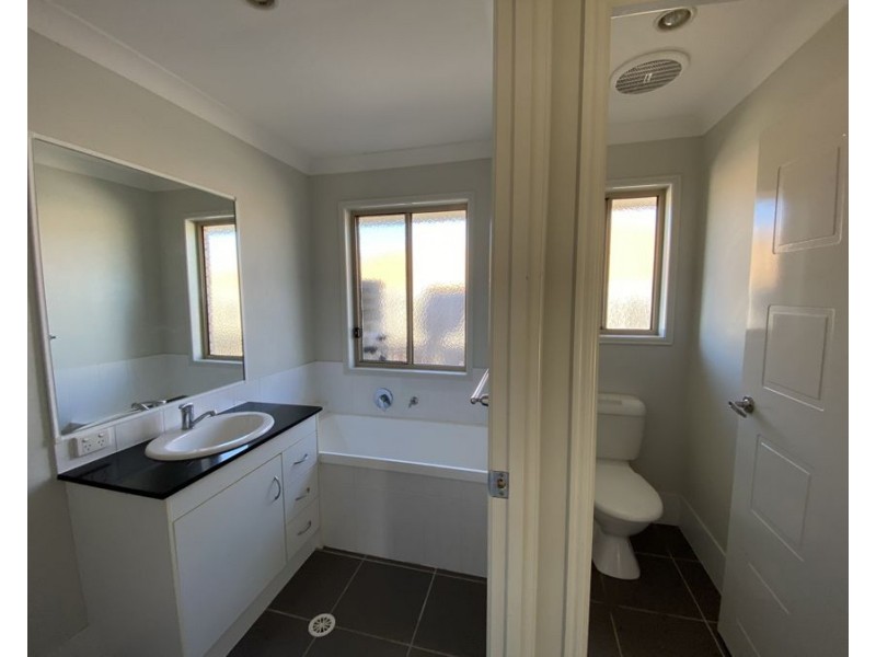 10 Alexandra St, Brassall QLD 4305