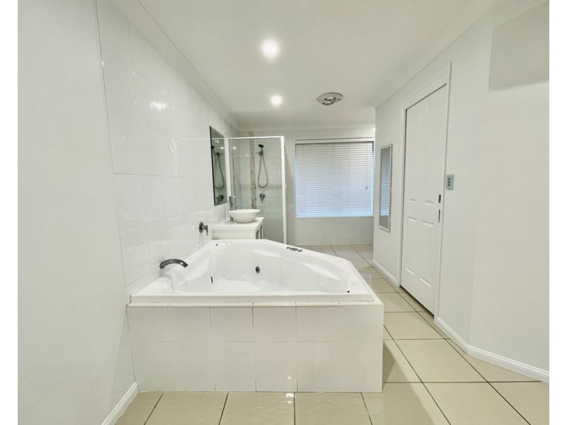 30 Pommer St, Brassall QLD 4305