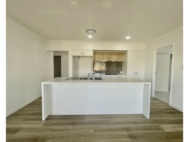 1 Altona St, Newport QLD 4020