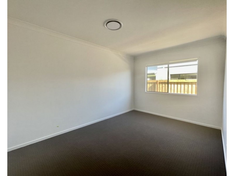 1 Altona St, Newport QLD 4020