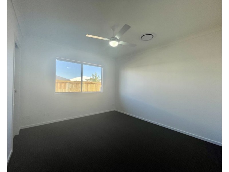 1 Altona St, Newport QLD 4020