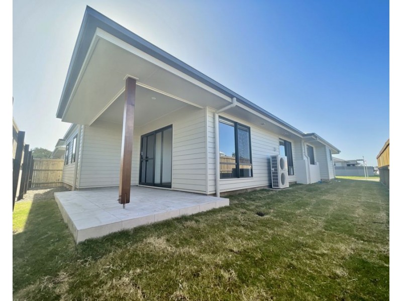 1 Altona St, Newport QLD 4020