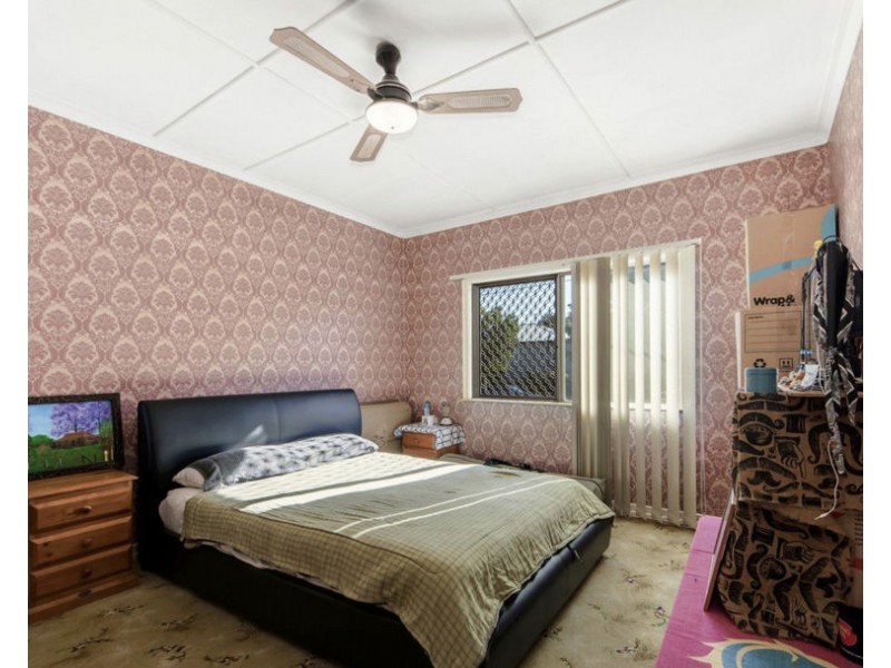 25 Glossop Street, Brassall QLD 4305