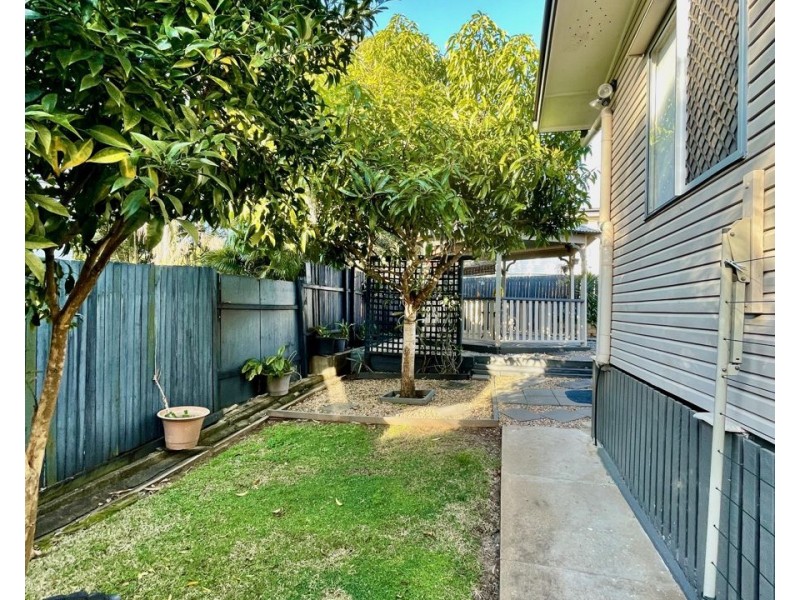 2 Christine St, North Booval QLD 4304