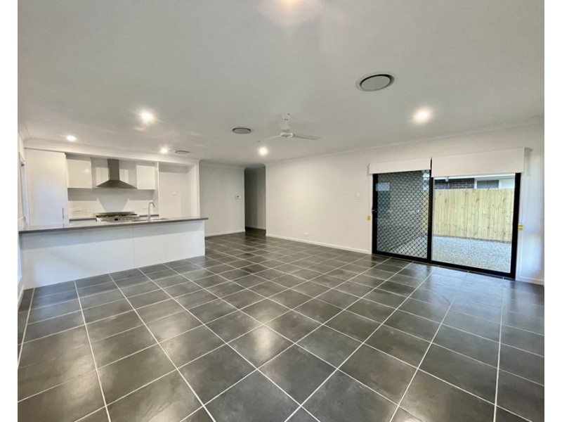 42 Waratah St, Pallara QLD 4110