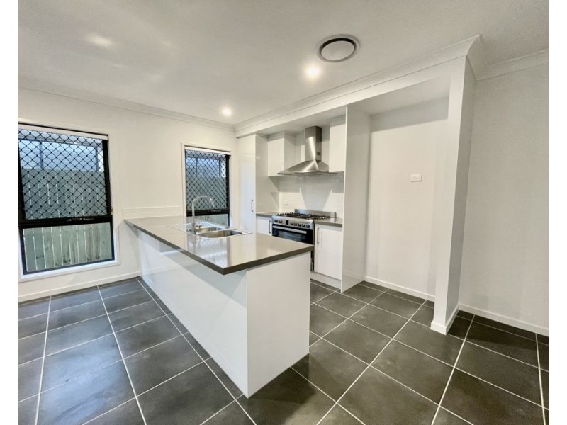 42 Waratah St, Pallara QLD 4110