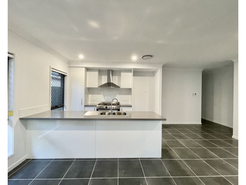 42 Waratah St, Pallara QLD 4110