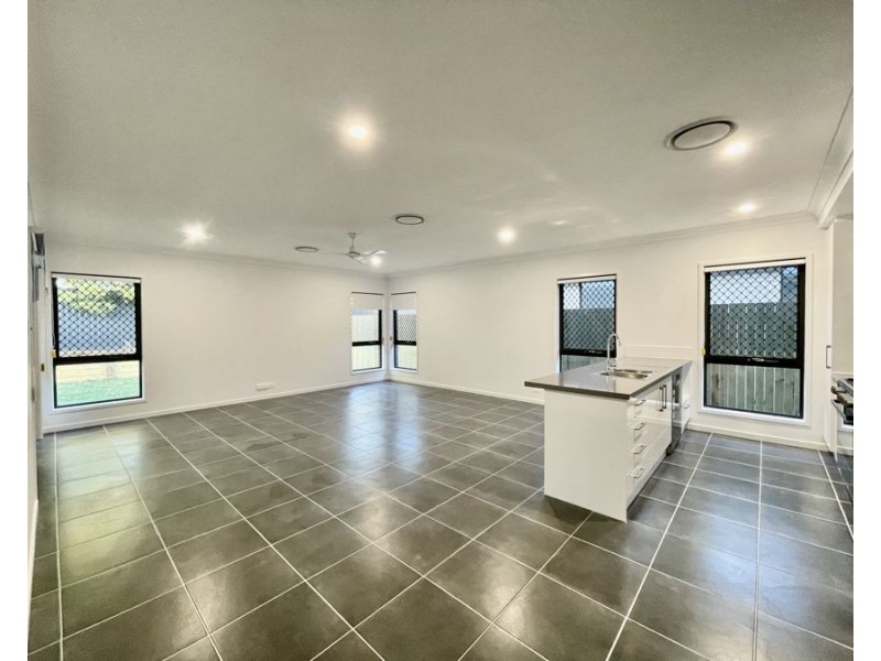 42 Waratah St, Pallara QLD 4110