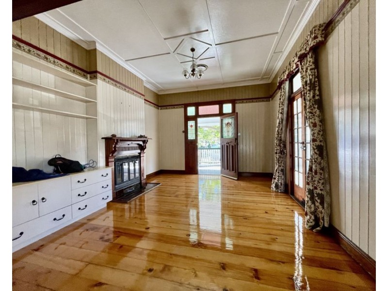 4 Bright St, Newtown QLD 4305